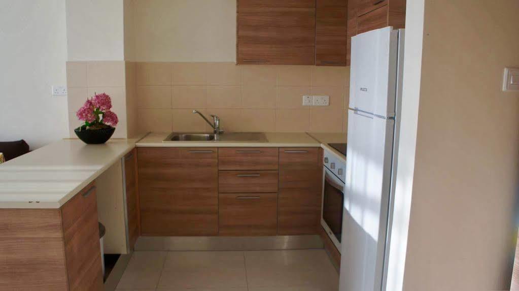 Zavos Marathon Beach Apartments Limassol Exterior foto